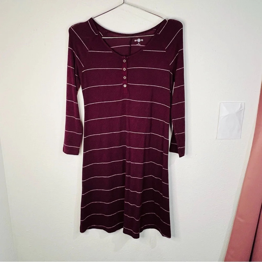 SO Wine Sweater Dress White Stripes Casual Cool Long Sleeve Soft Touch Size XS